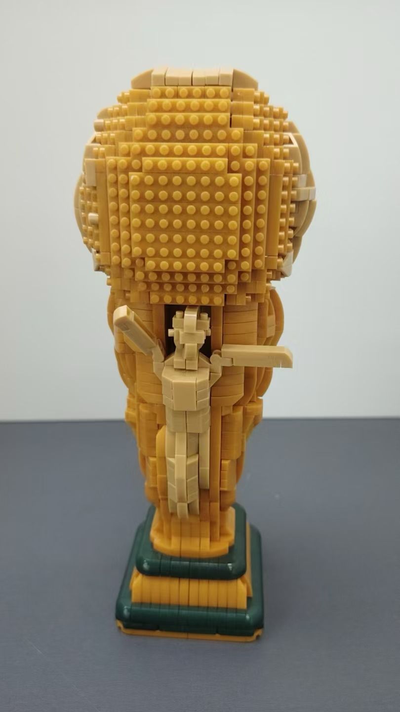 Golden Champion Trophy Micro Building Block Set – Luxury DIY Construction Toy & Collectible Display Model