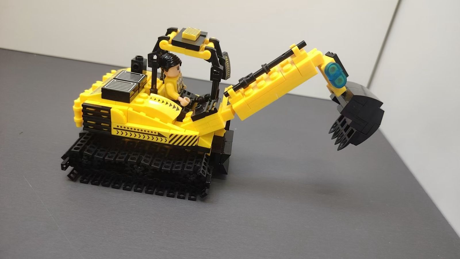 STEM Construction Excavator Building Block Toy for Kids | DIY Engineering Vehicle | Creative Learning & Educational Toy | Safe & Durable Gift for Boys & Girls